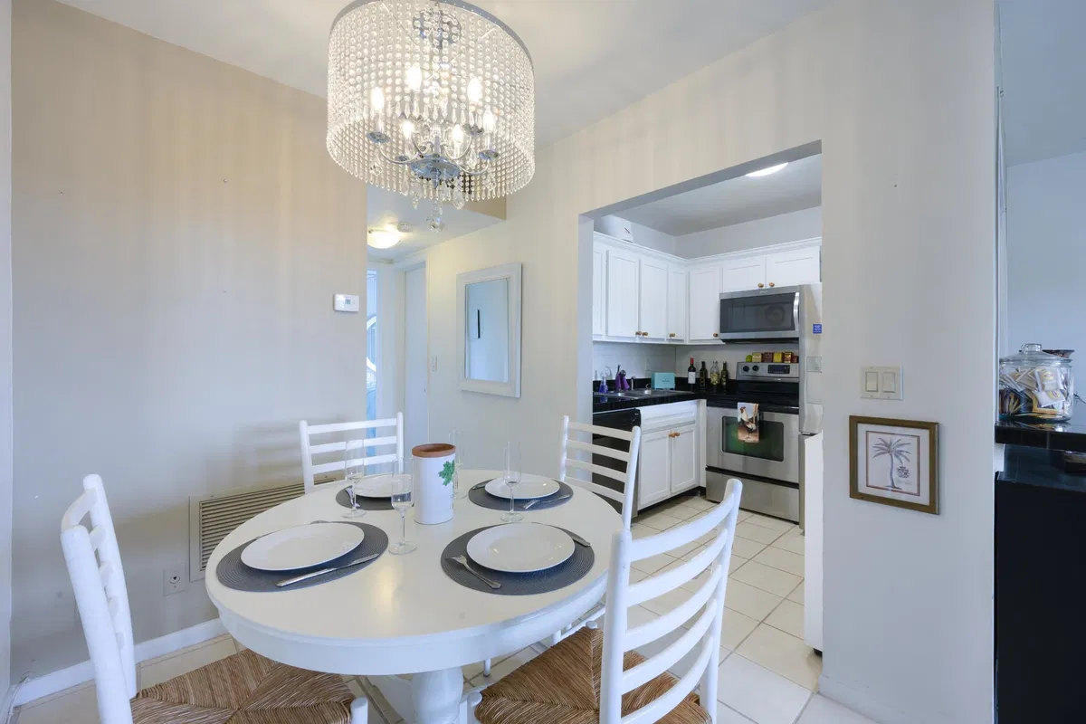 Unit 208 photo 7