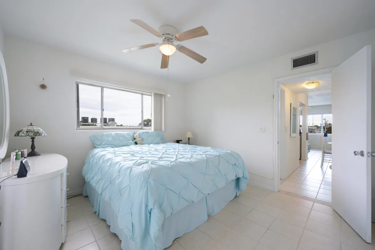 Unit 208 photo 10