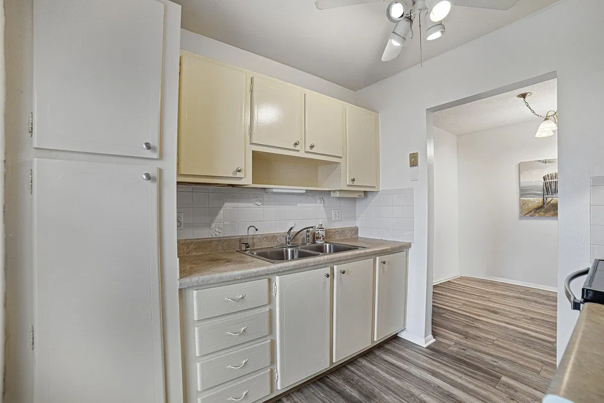 Unit 201 photo 19