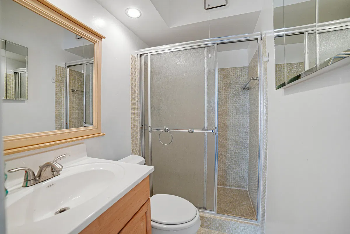 Unit 201 photo 25