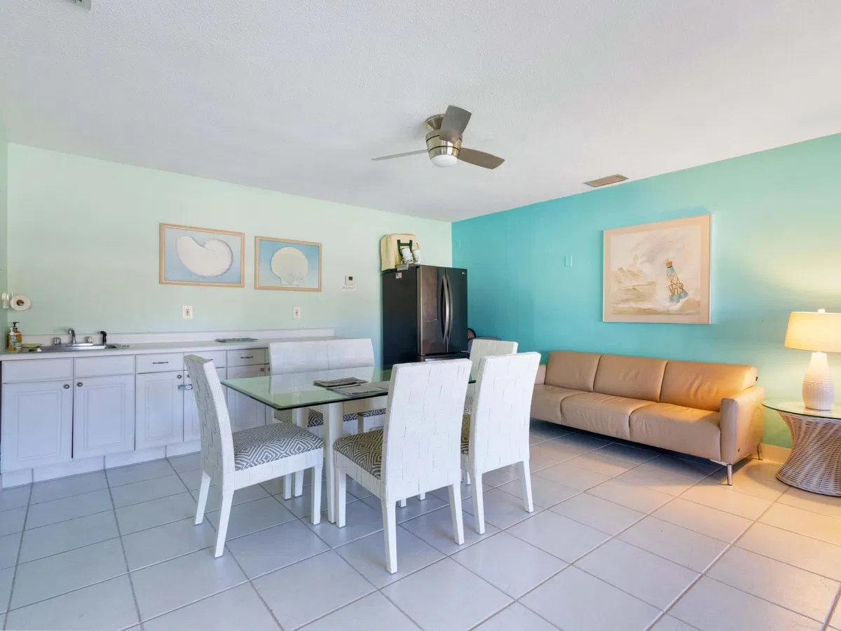 Unit 2140 photo 25