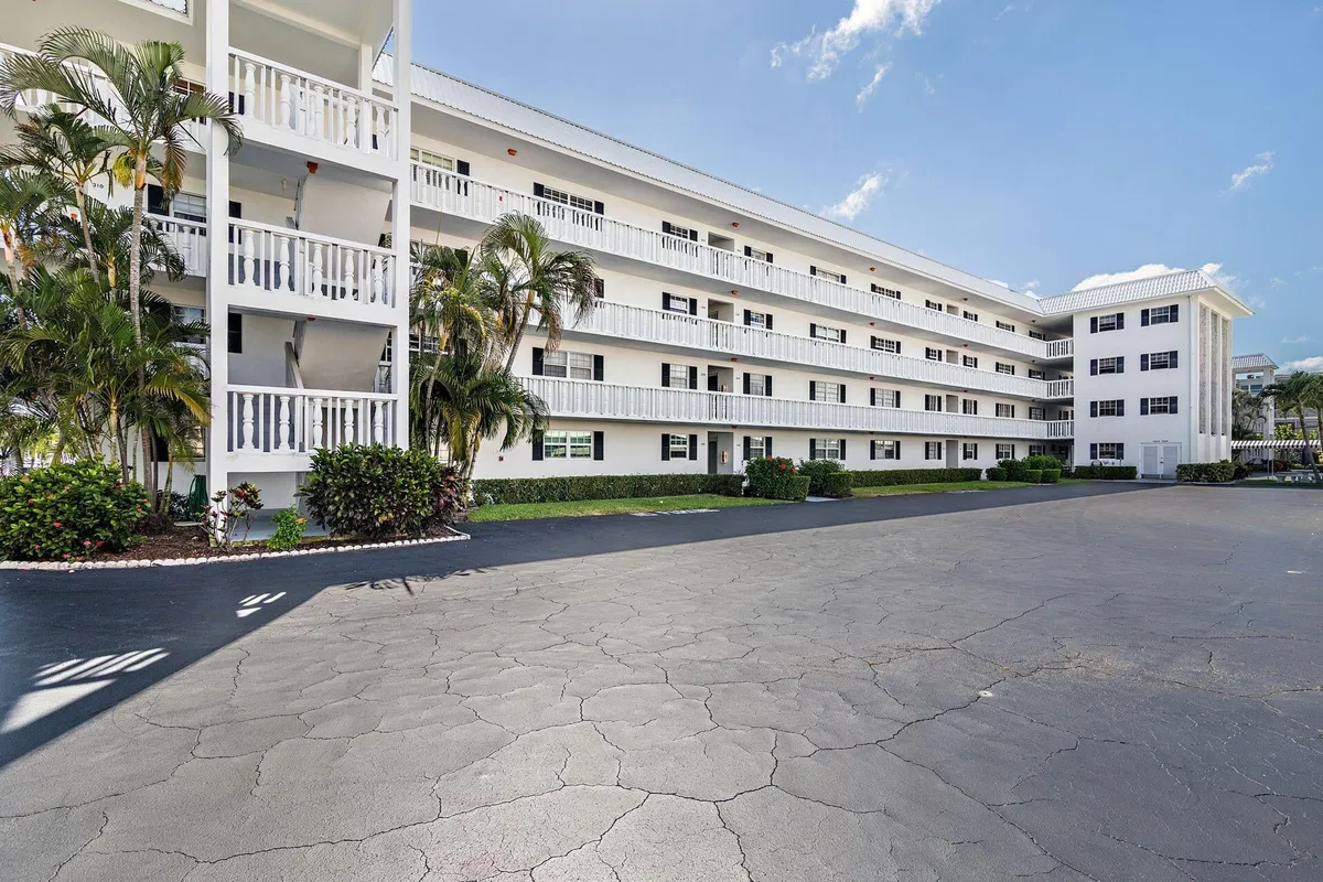 Unit 402 photo 25