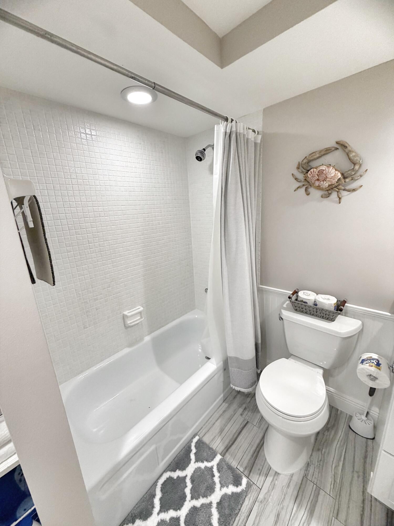 Unit 101 photo 16