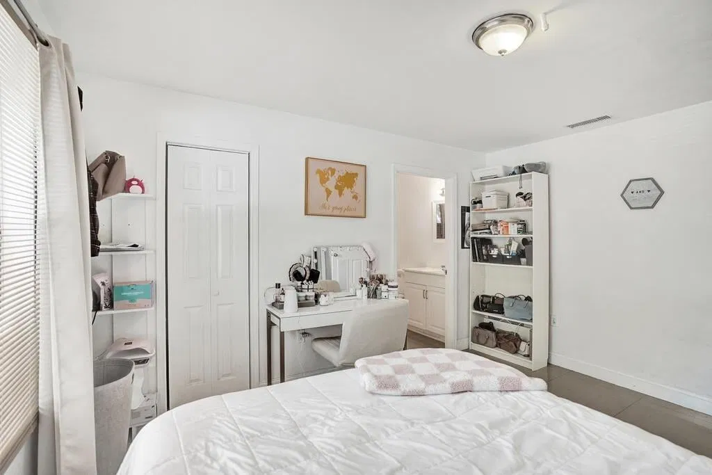  Unit 11 photo 25