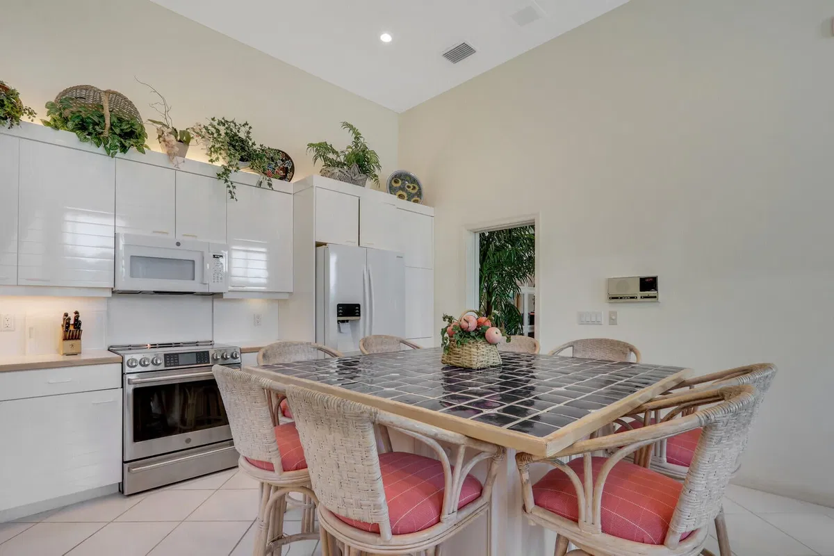 Frenchman's Creek Residence photo 25