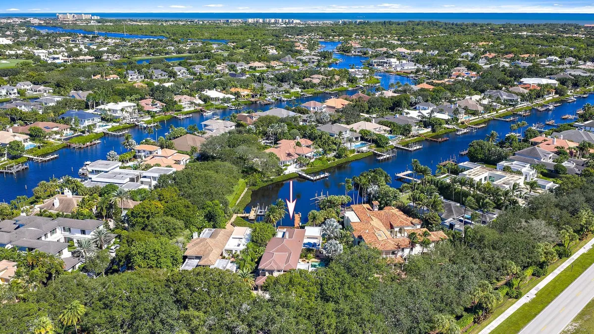Admirals Cove Residence photo 31