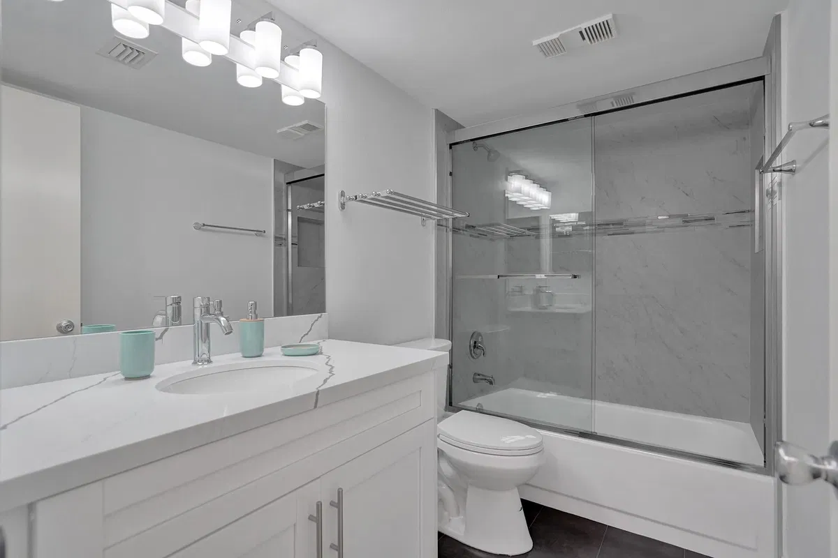 Unit 2304 photo 10