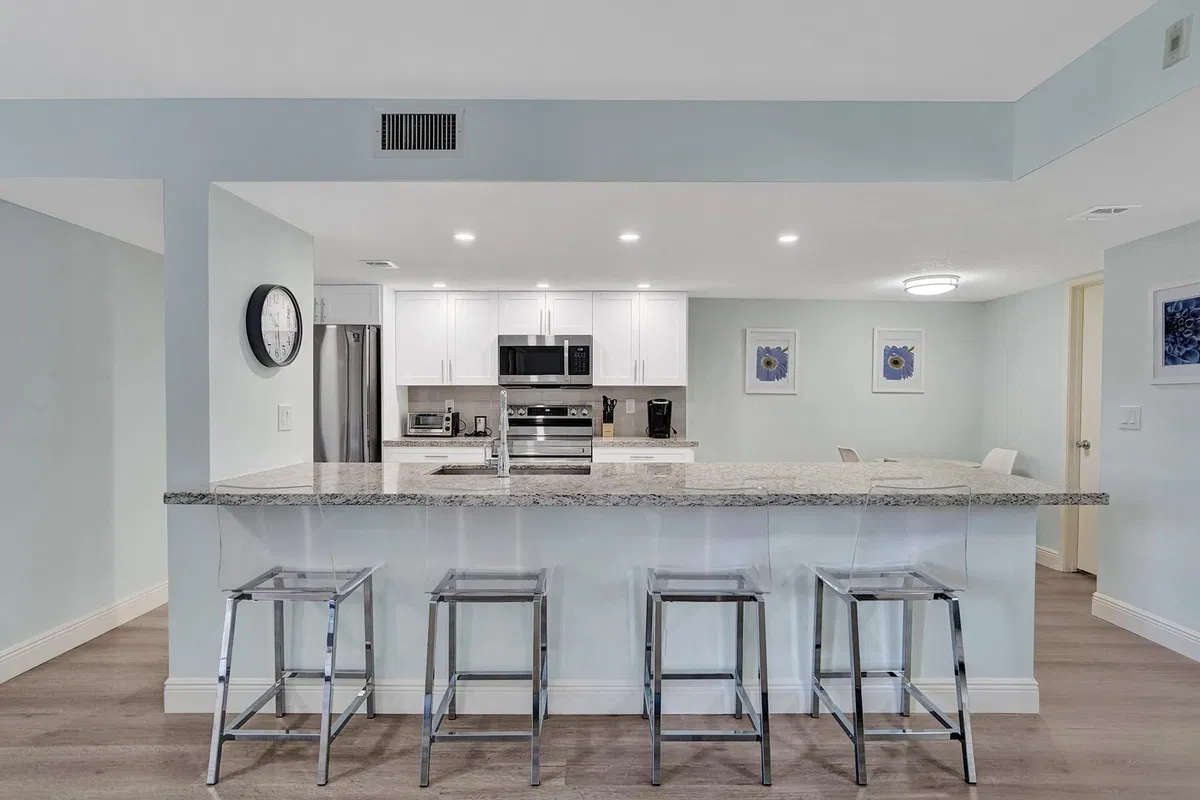 Unit 2304 photo 13