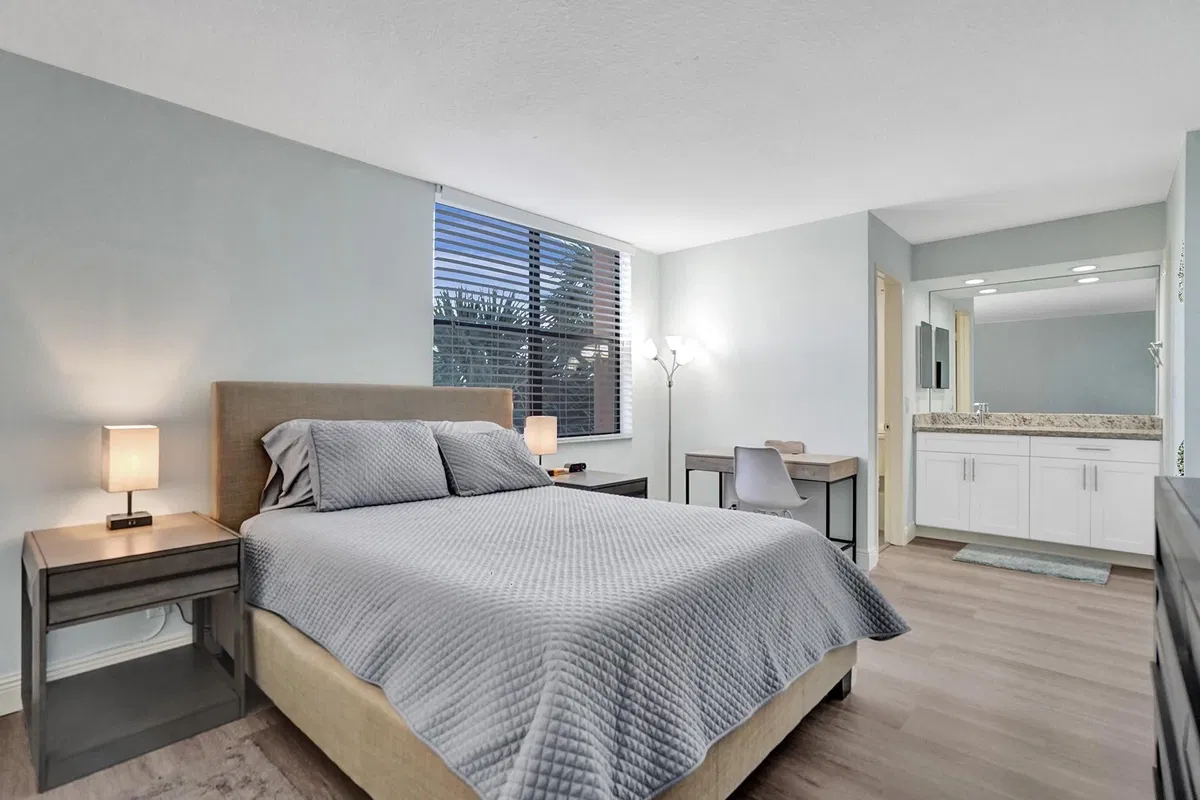 Unit 2304 photo 16