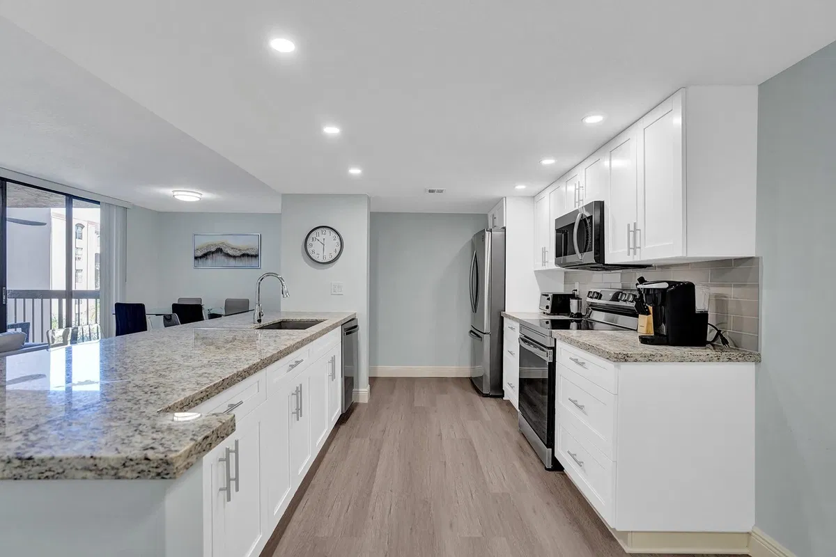 Unit 2304 photo 31