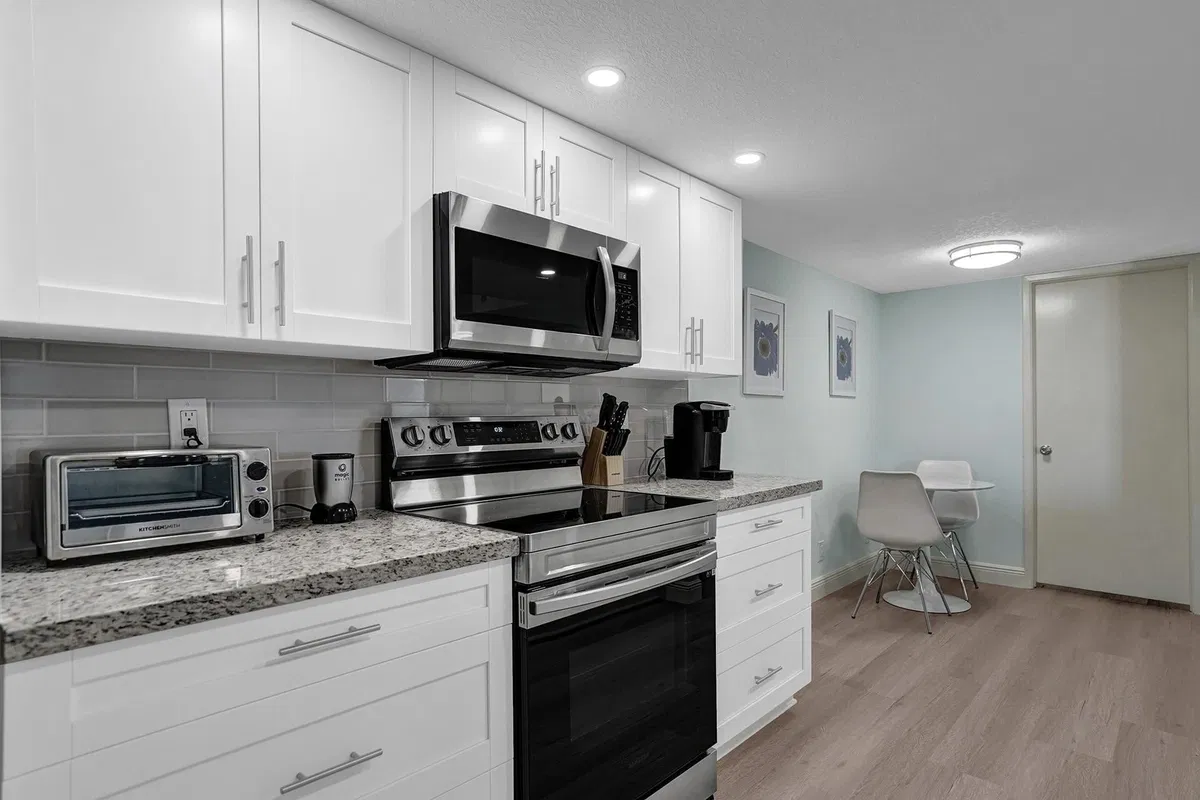 Unit 2304 photo 37