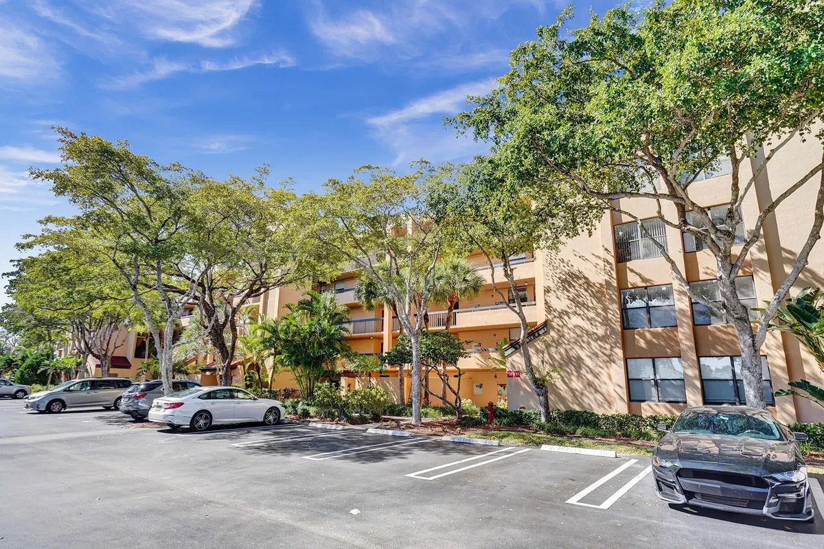 Unit 2304 photo 46