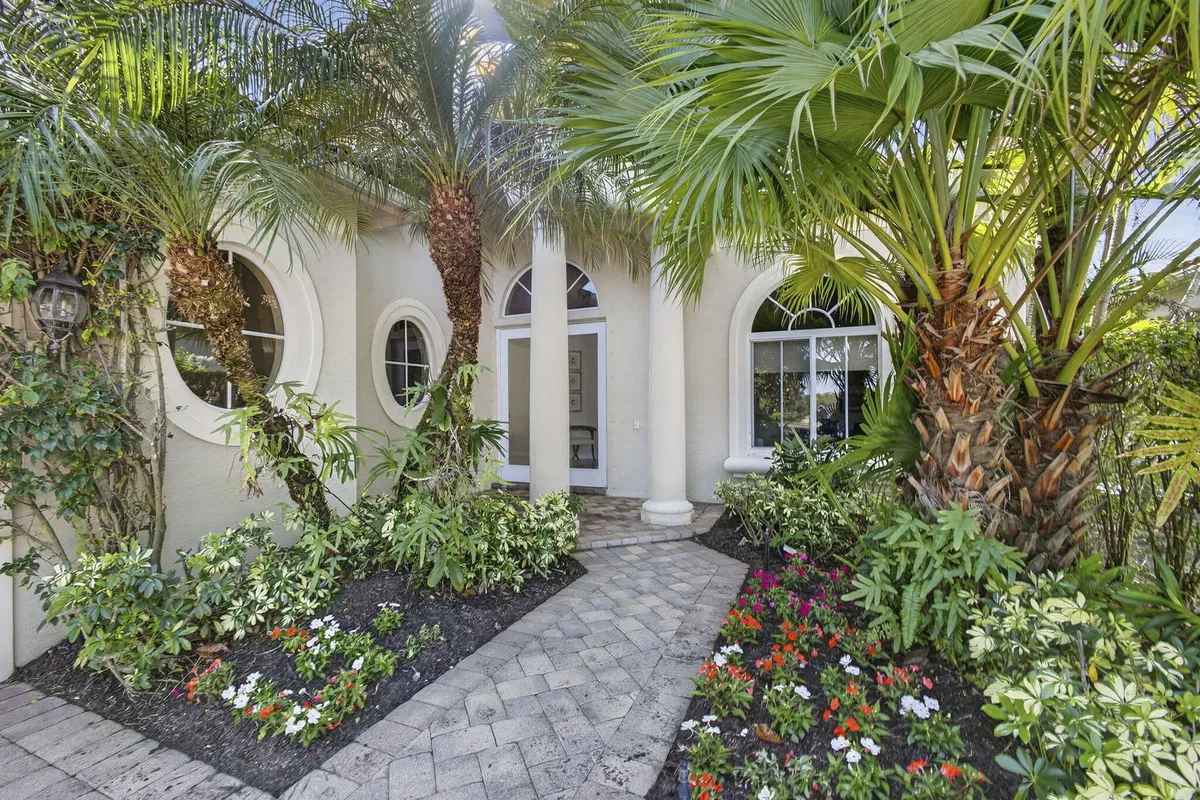 Mirasol Country Club Residence