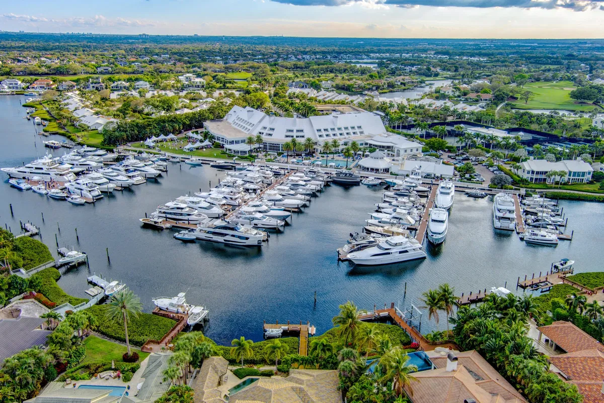 Admirals Cove Residence photo 43