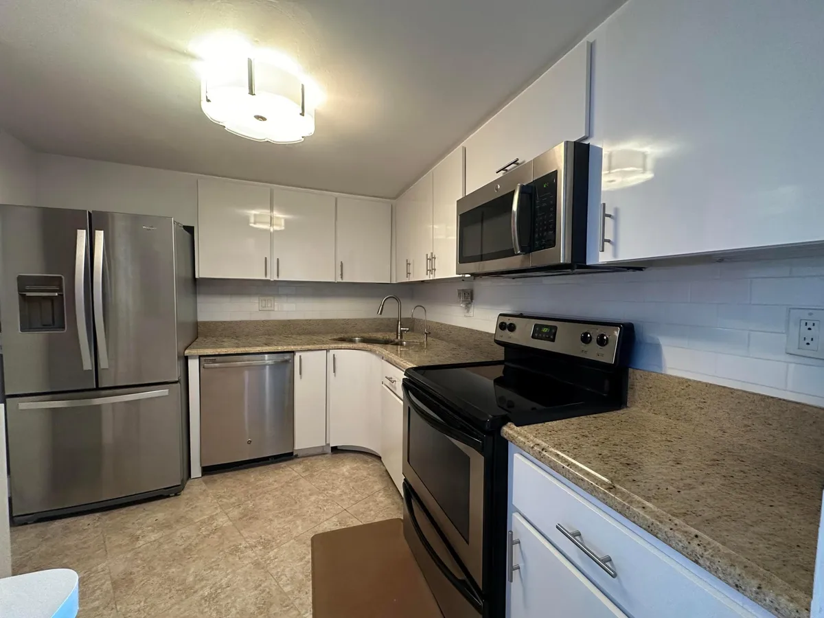 Trianon Unit 802 photo 4