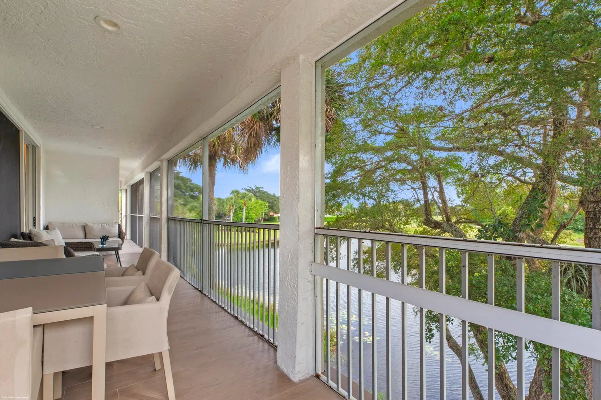 First Fairway Residence photo 10