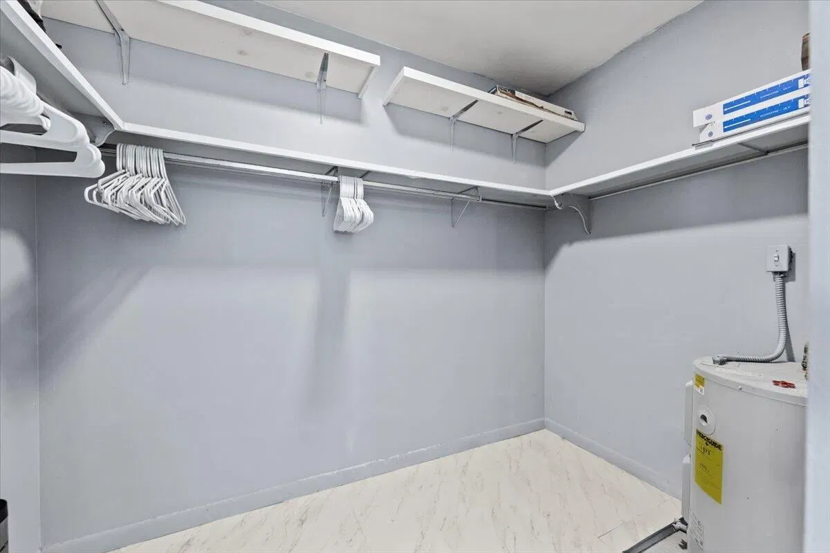 Unit 308 photo 10