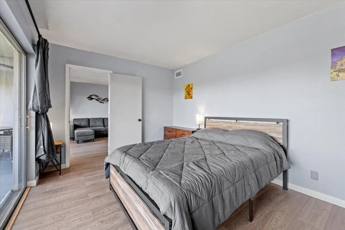 Unit 308 photo 13