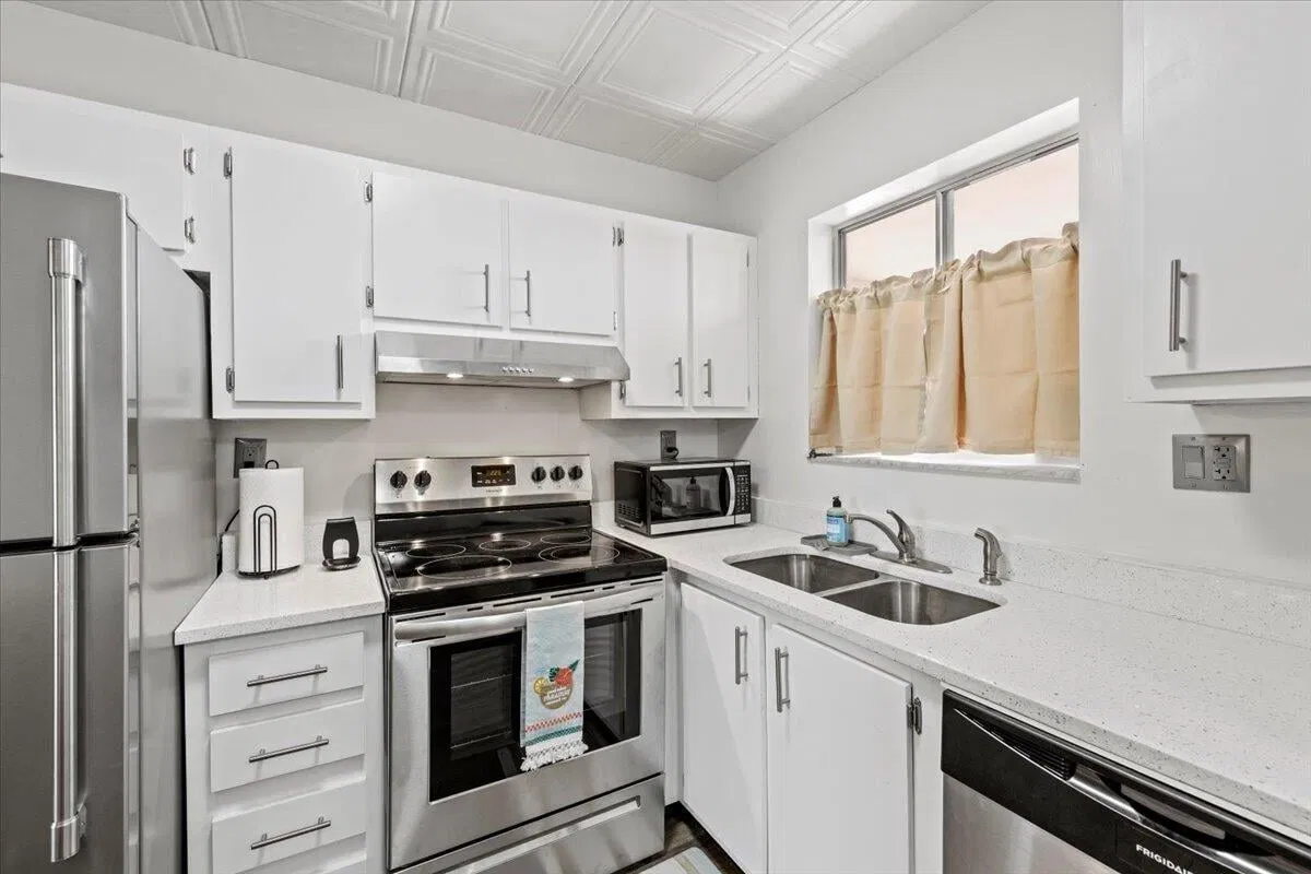 Unit 308 photo 22