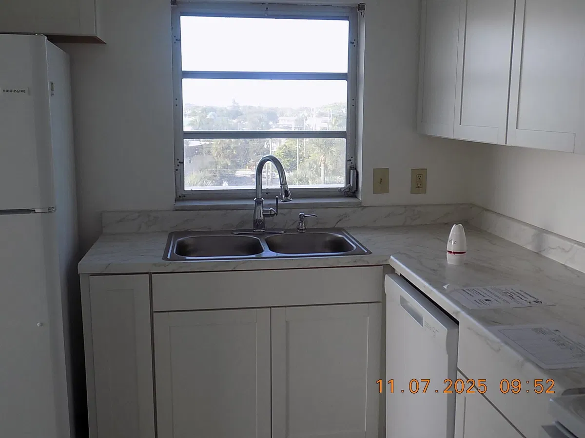 Unit 501 photo 4