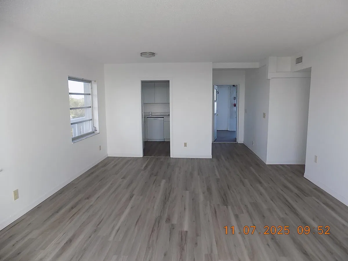 Unit 501 photo 7