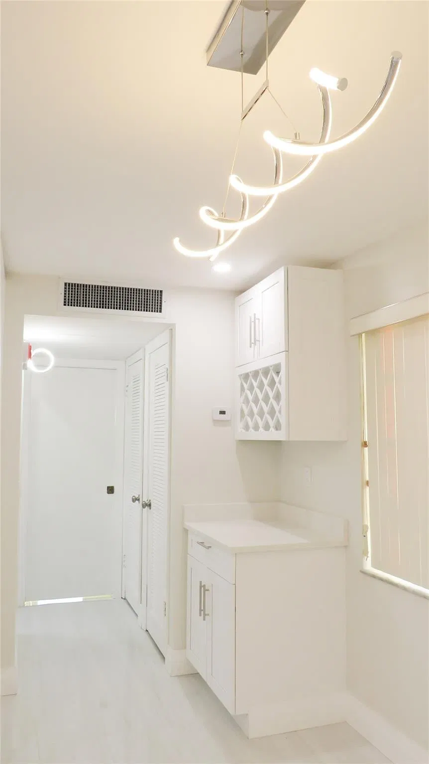 Unit 343 photo 4