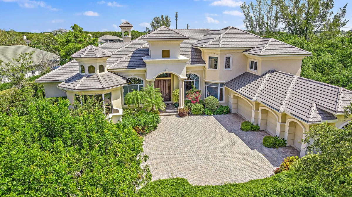 Jupiter Hills Residence