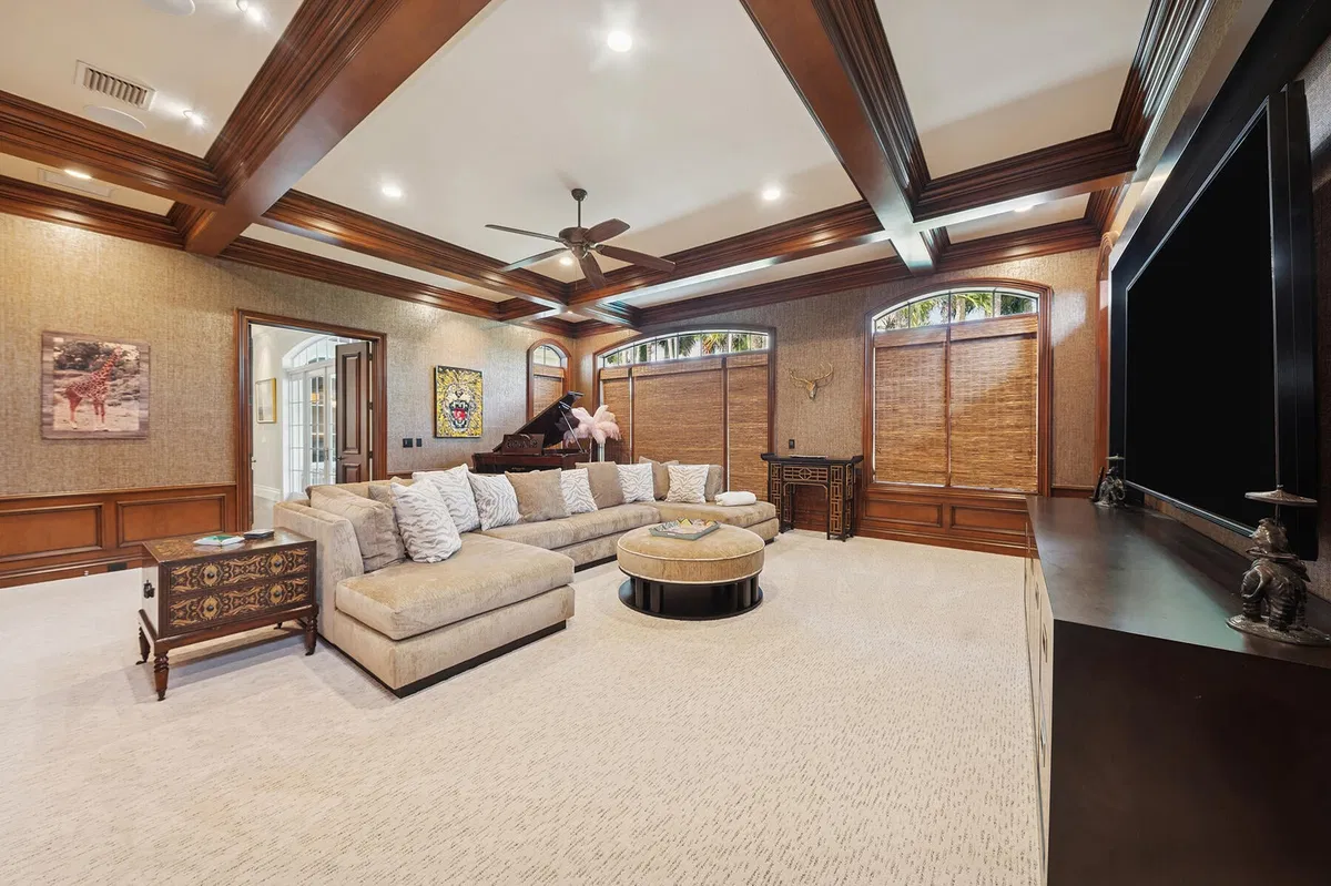 Royal Palm Yacht and Country Club Residence photo 10