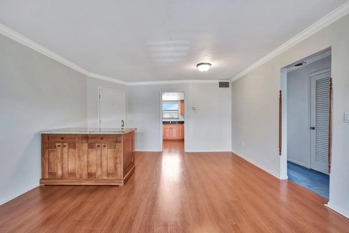 Unit 211 photo 10
