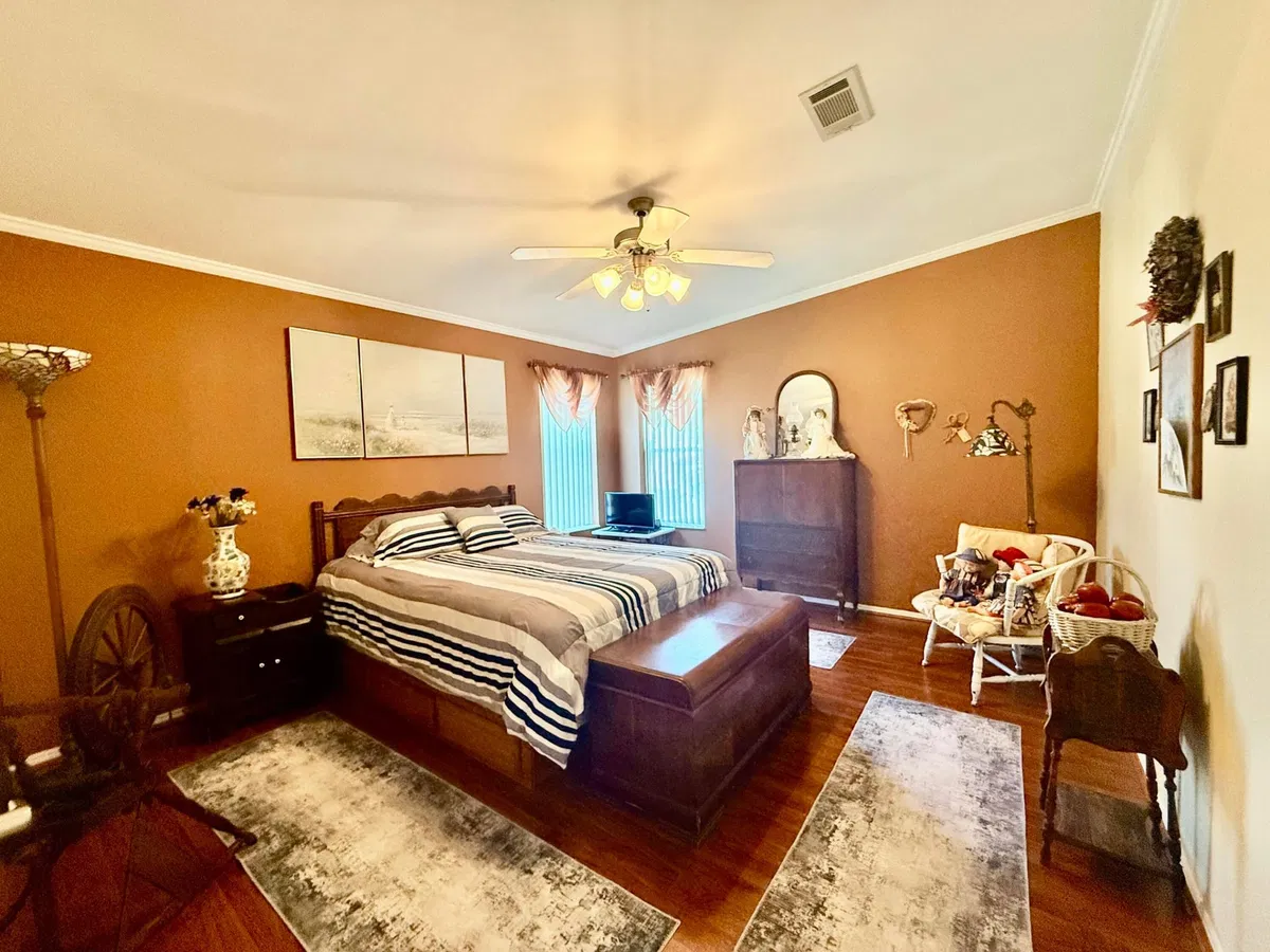 Residence photo 16