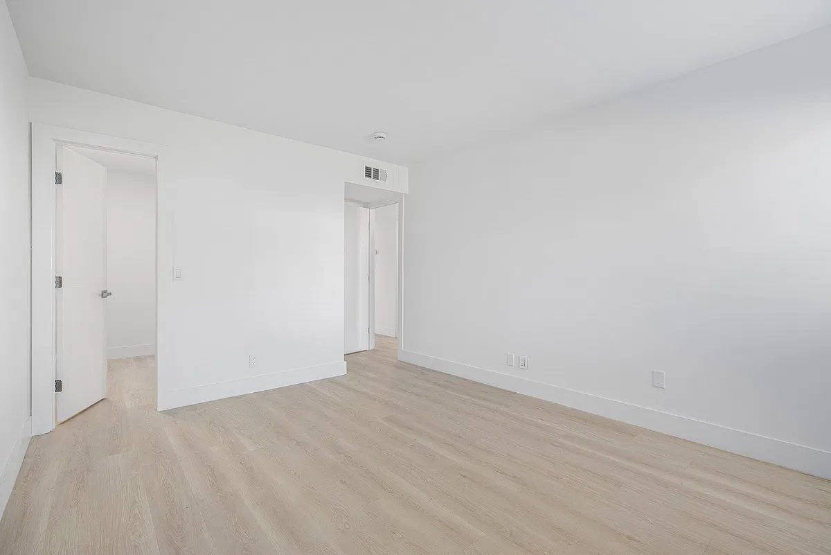 Unit 43 photo 16