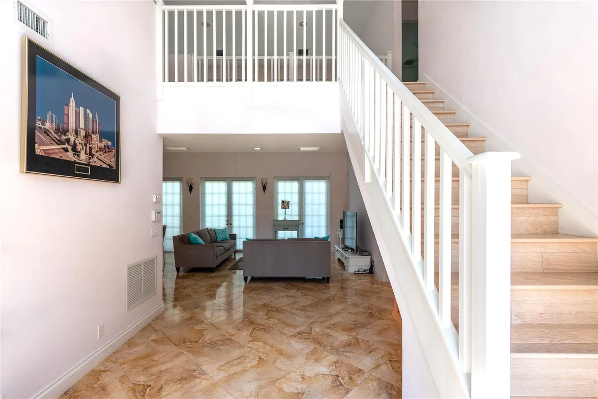 Residence photo 4
