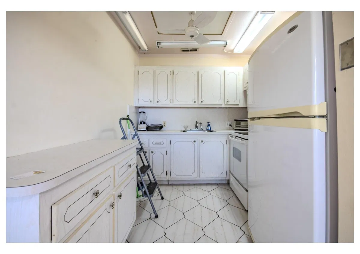 Unit 251 photo 7