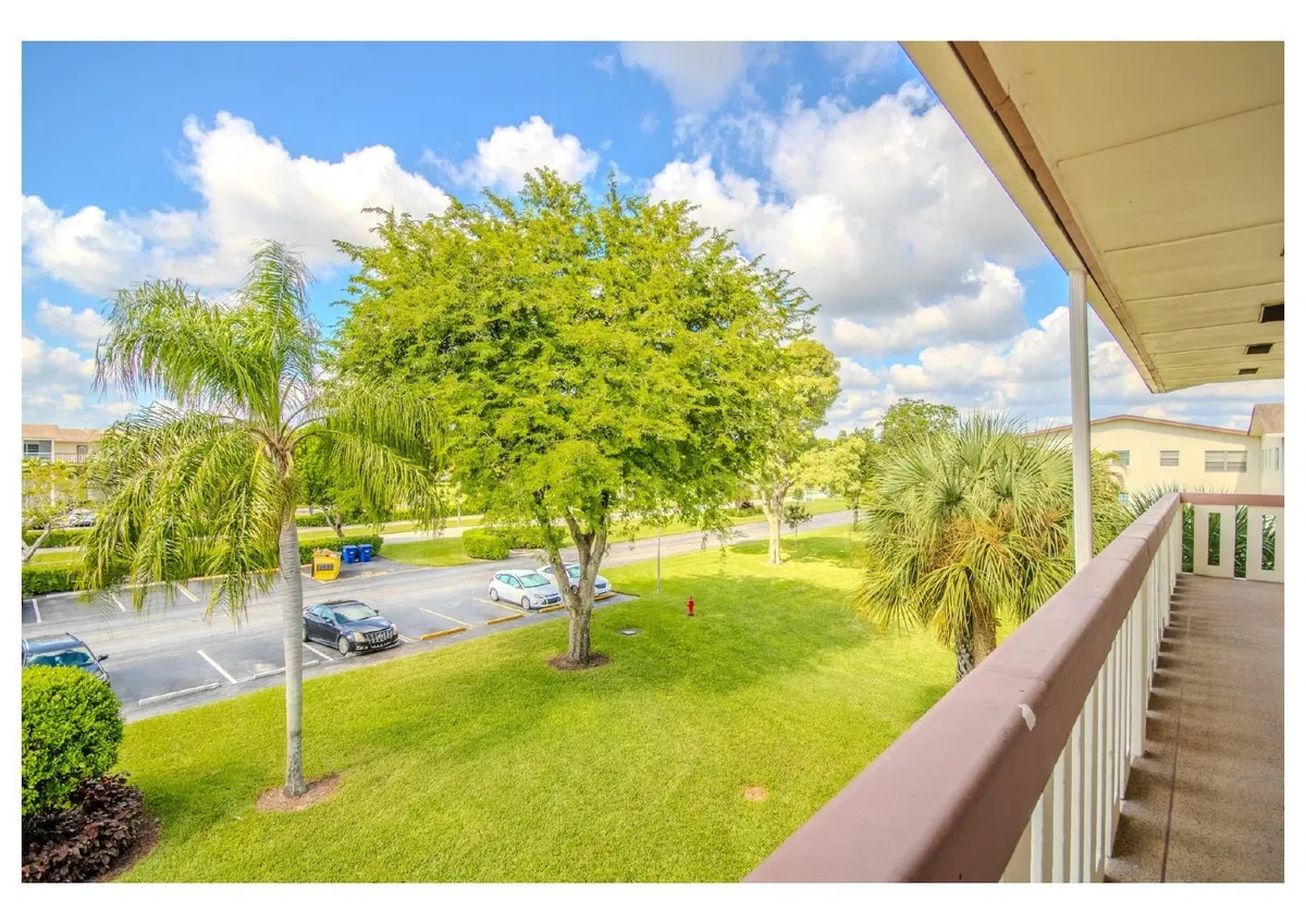 Unit 251 photo 16
