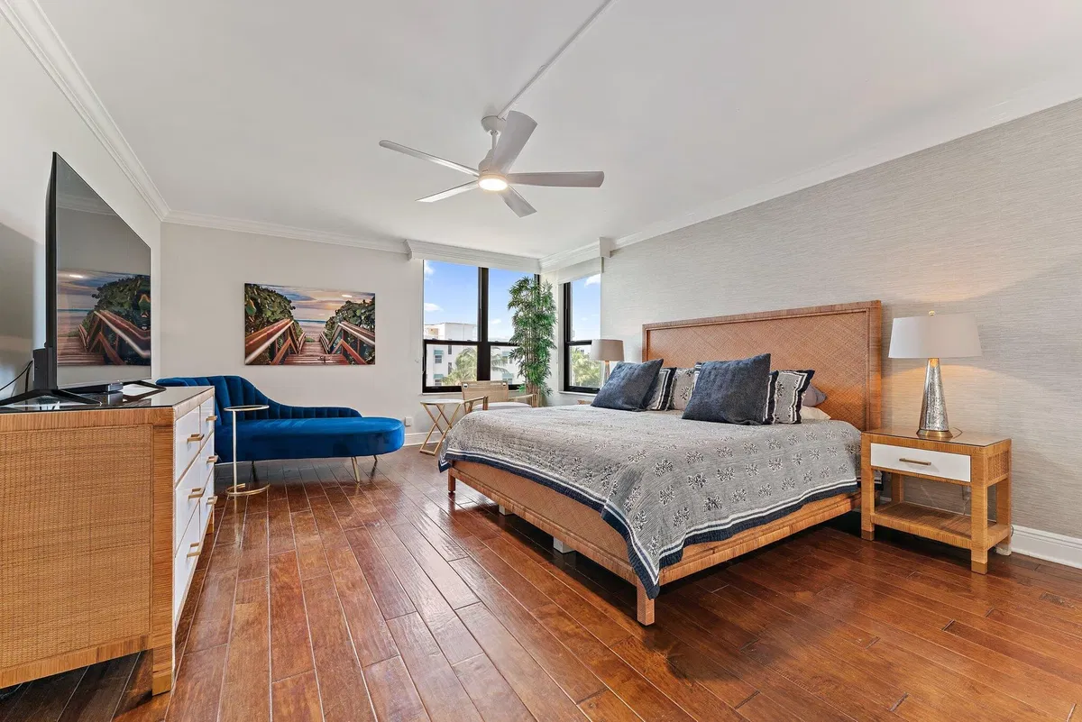 Unit B303 photo 31