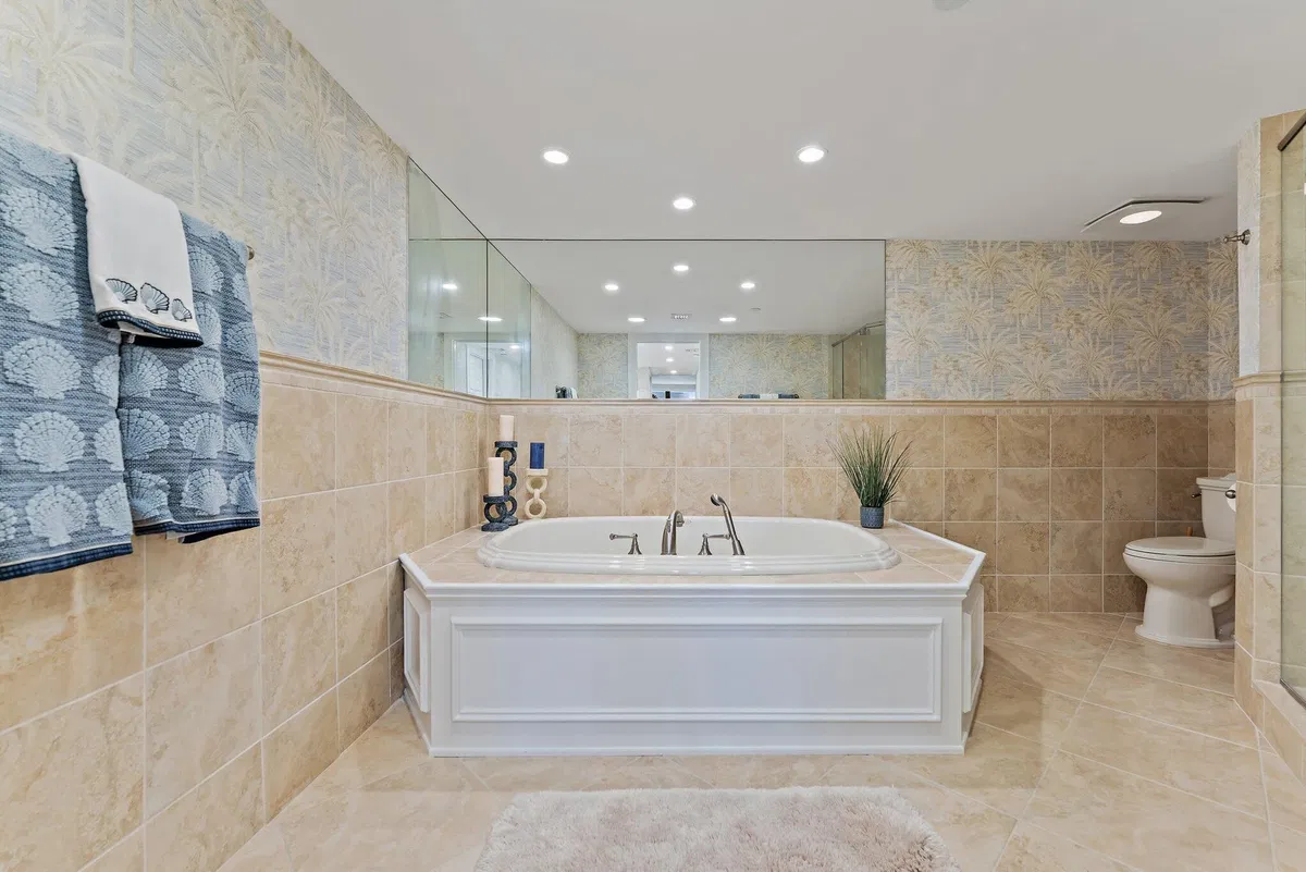 Unit B303 photo 37