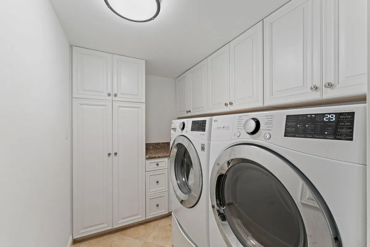 Unit B303 photo 49