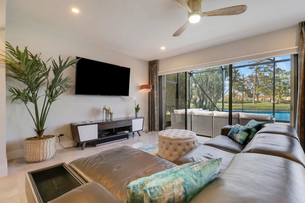 Eastpointe Country Club Residence photo 25