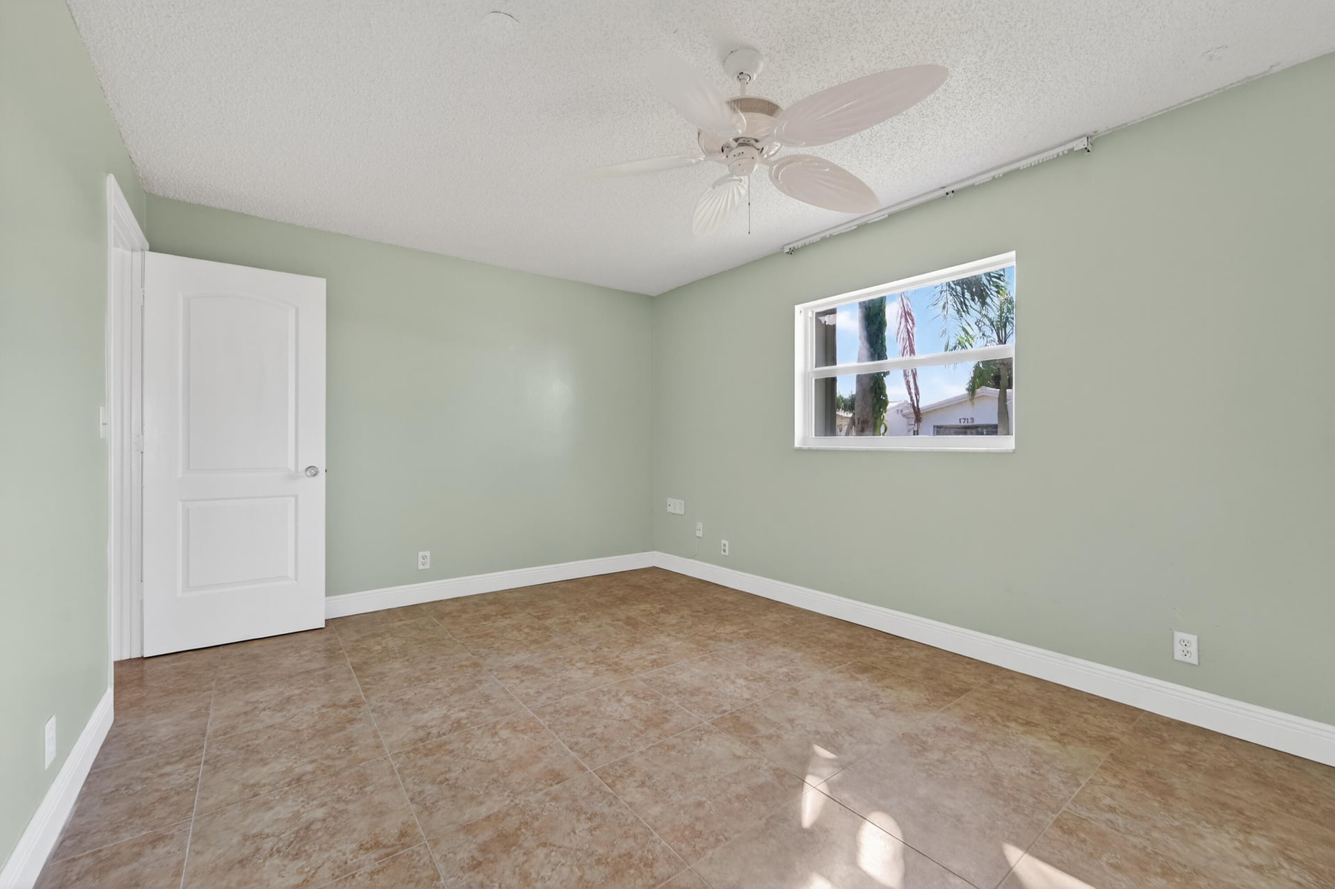 Residence photo 22