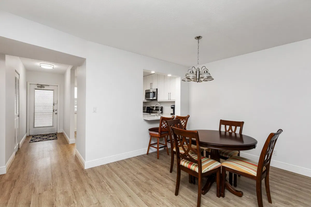 Unit 4080 photo 10