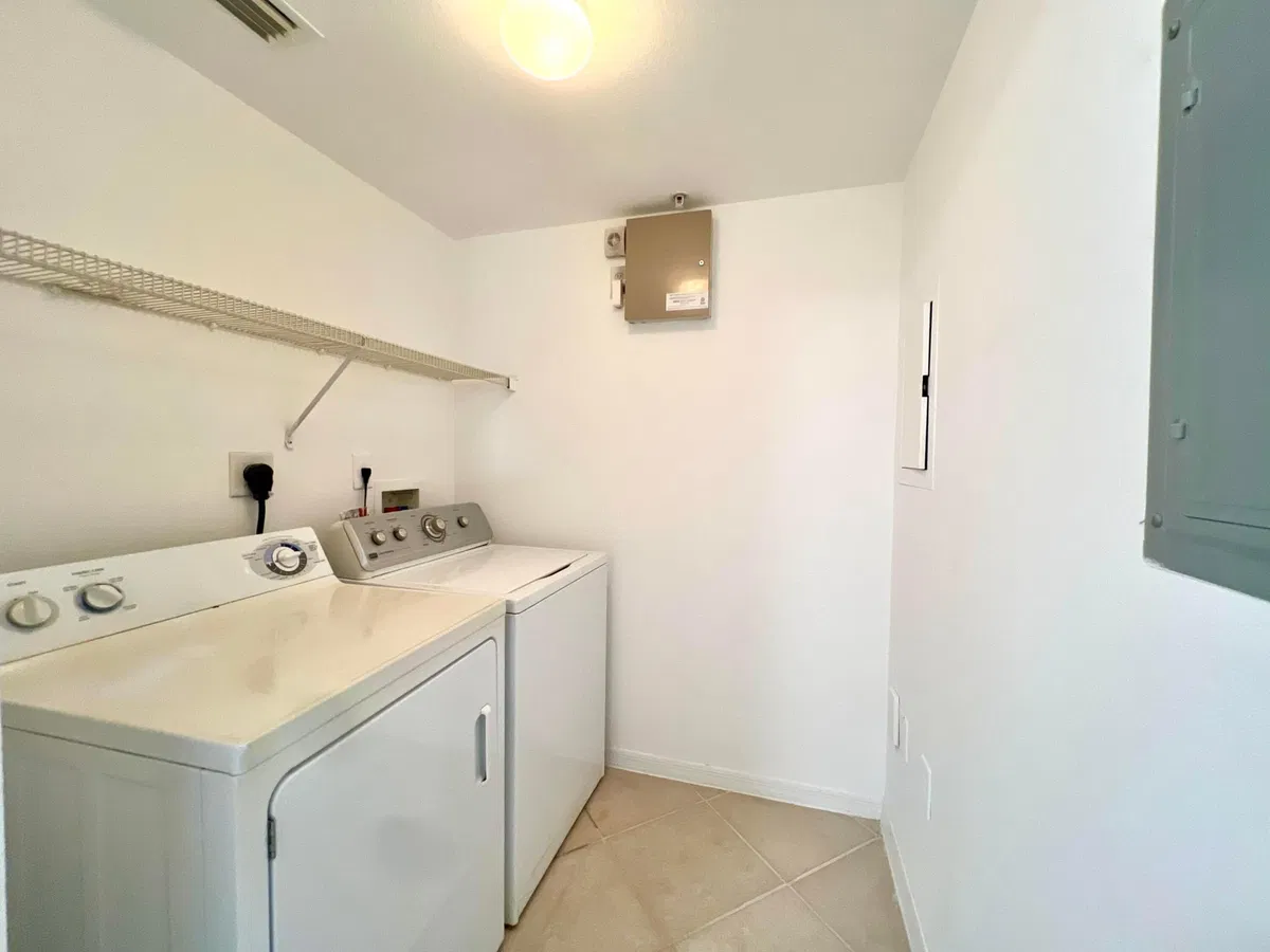 Unit 301 photo 10