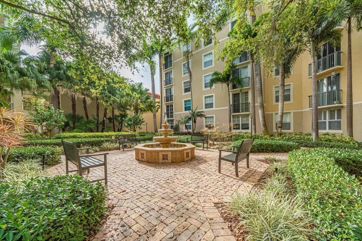 Courtyards in Cityplace Unit 102 photo 4