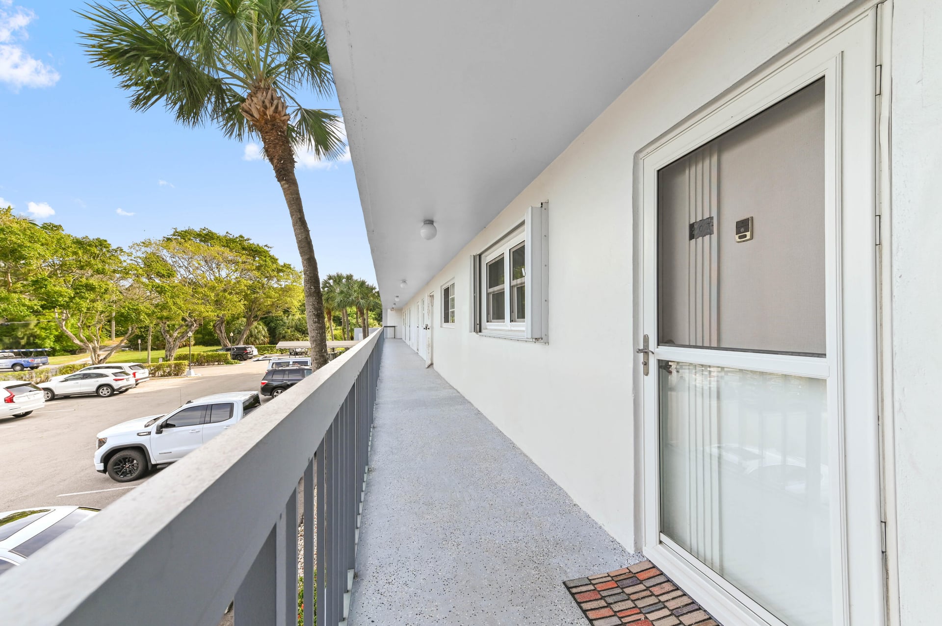 Unit 207 photo 4