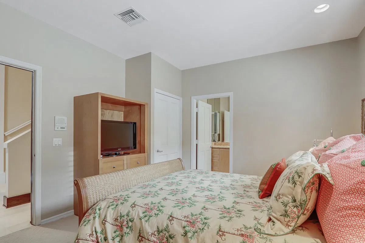 Frenchman's Creek Residence photo 37