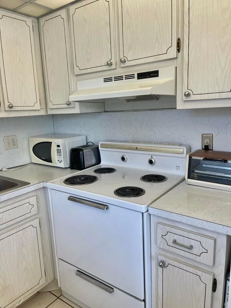 Unit 205 photo 7