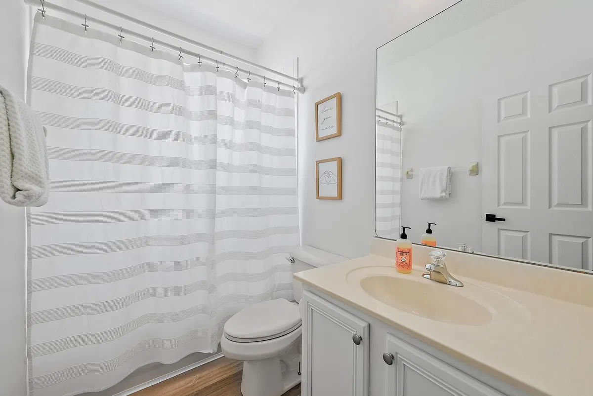 Botanica Unit 105 photo 22