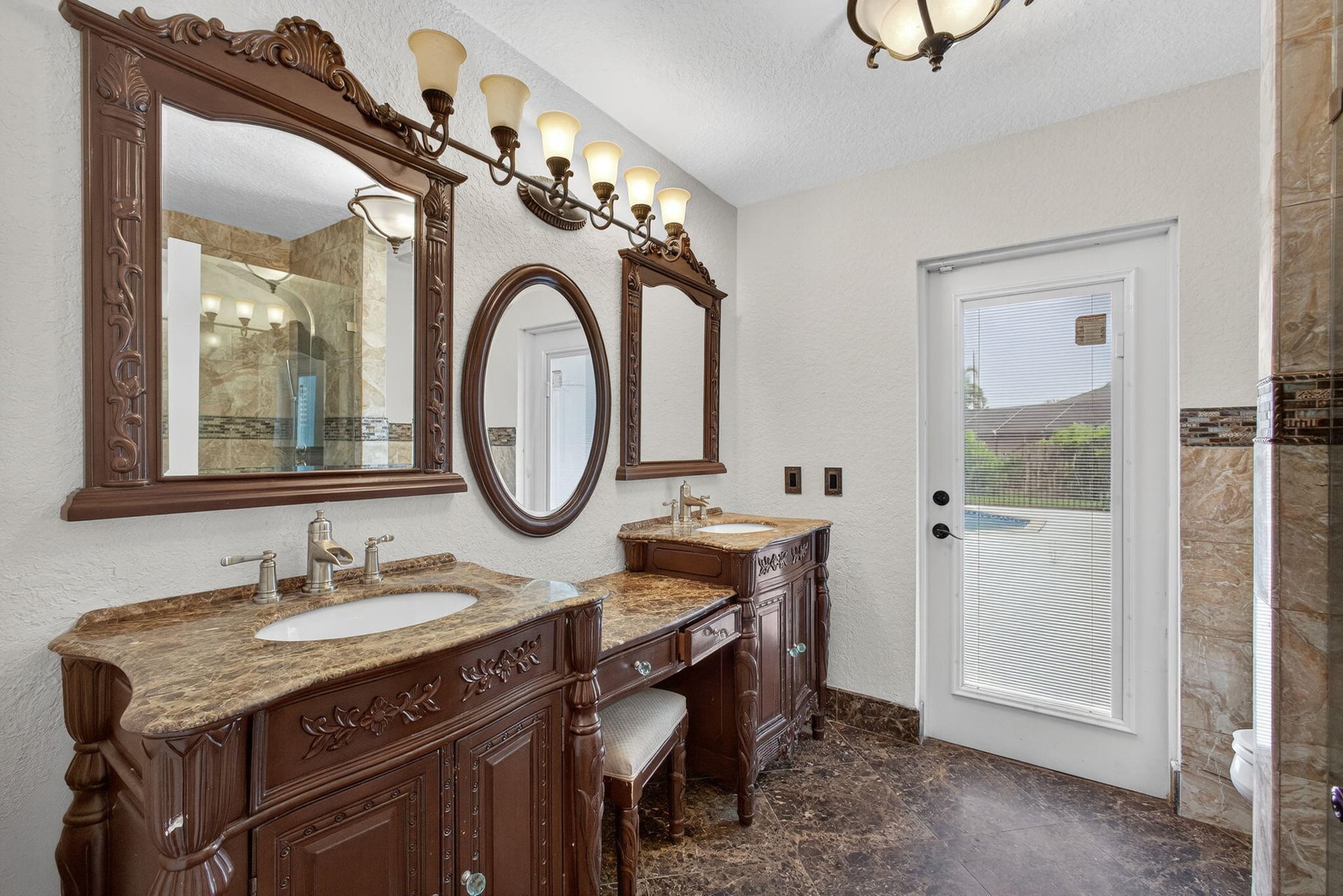 Residence photo 34