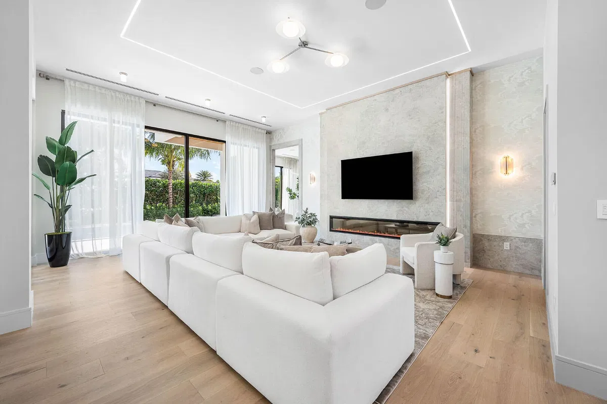 Royal Palm Yacht and Country Club Residence photo 10