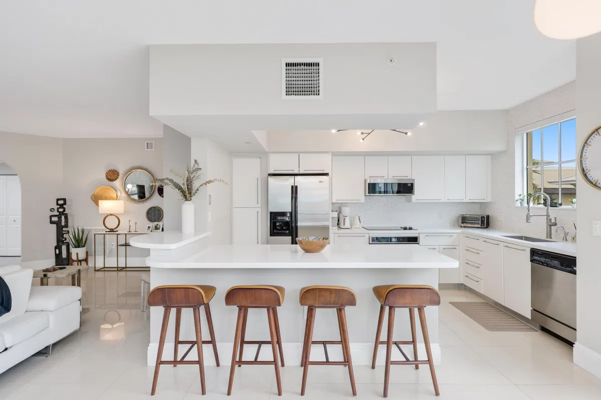 The Astor Unit 411 photo 16
