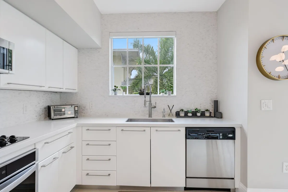 The Astor Unit 411 photo 19